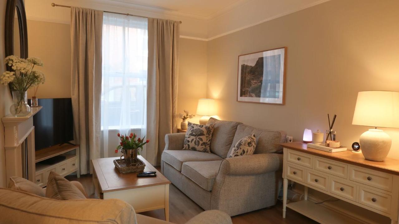 Luxury Living Outside The City Walls - Sleeps Six! تشيستر المظهر الخارجي الصورة