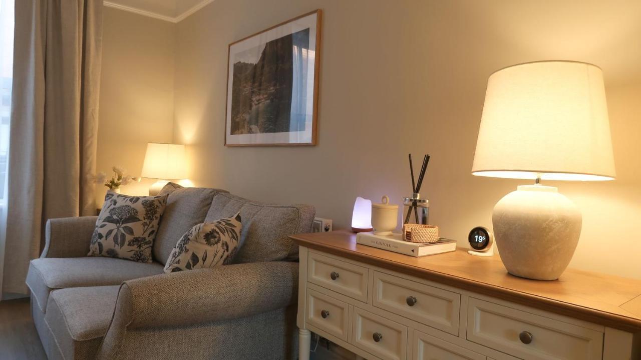Luxury Living Outside The City Walls - Sleeps Six! تشيستر المظهر الخارجي الصورة