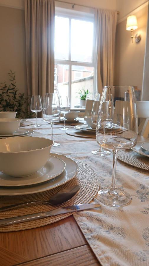 Luxury Living Outside The City Walls - Sleeps Six! تشيستر المظهر الخارجي الصورة
