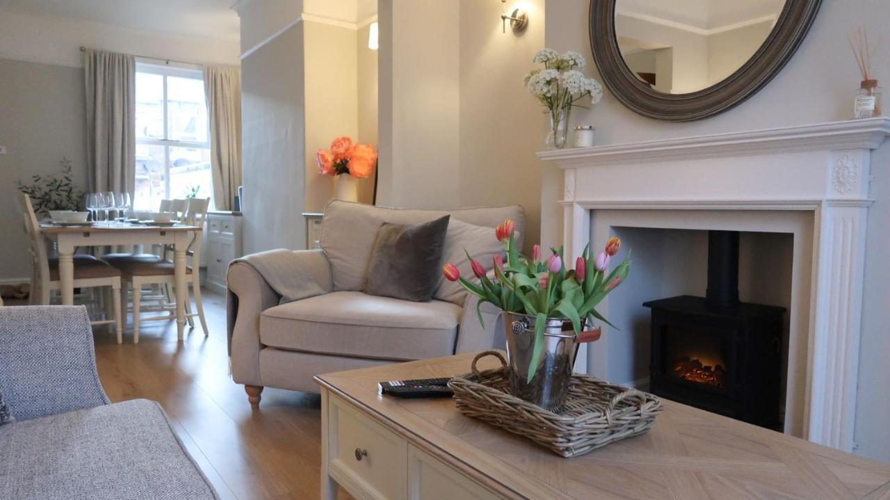 Luxury Living Outside The City Walls - Sleeps Six! تشيستر المظهر الخارجي الصورة