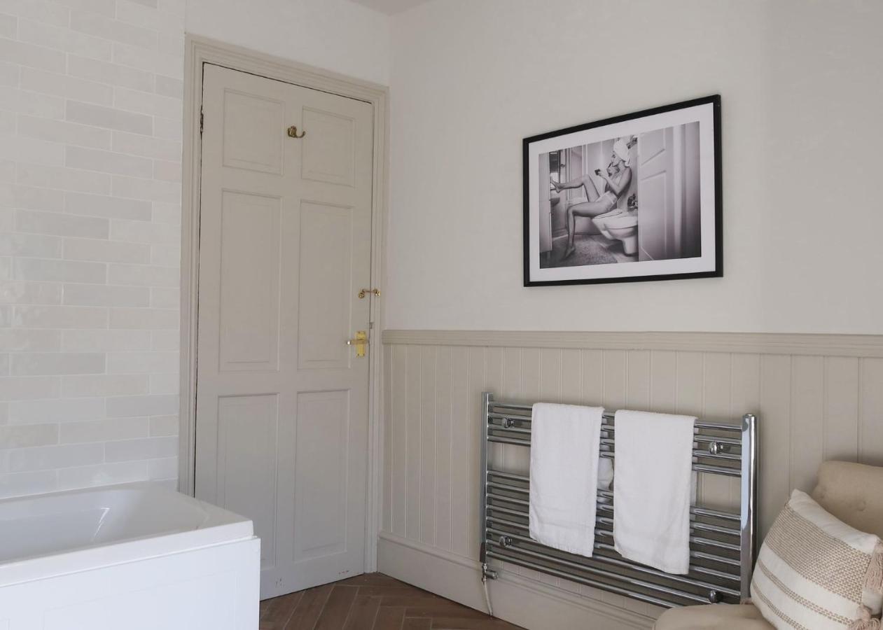 Luxury Living Outside The City Walls - Sleeps Six! تشيستر المظهر الخارجي الصورة